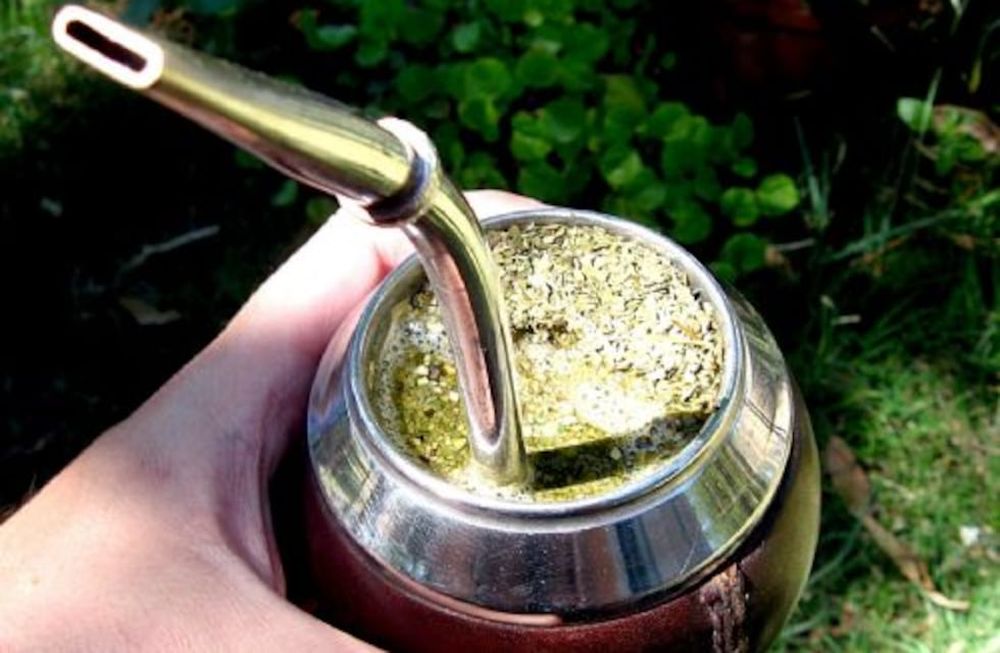 Lavar en profundidad las bombillas del mate.