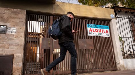 Los Andes | La oferta de alquileres es cada vez más reducida y quienes actualizan el monto mensual en octubre deben pagar un 115% más. Foto: Ignacio Blanco / Los Andes