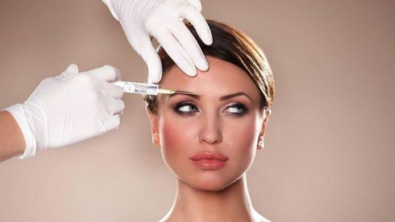 Adiós a las arrugas: ¿bótox o relleno de ácido hialurónico?