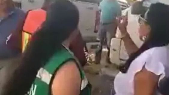 Detuvieron a un hombre acusado de intentar prender fuego a una mujer en Oaxaca. Captura de video - El Piñero