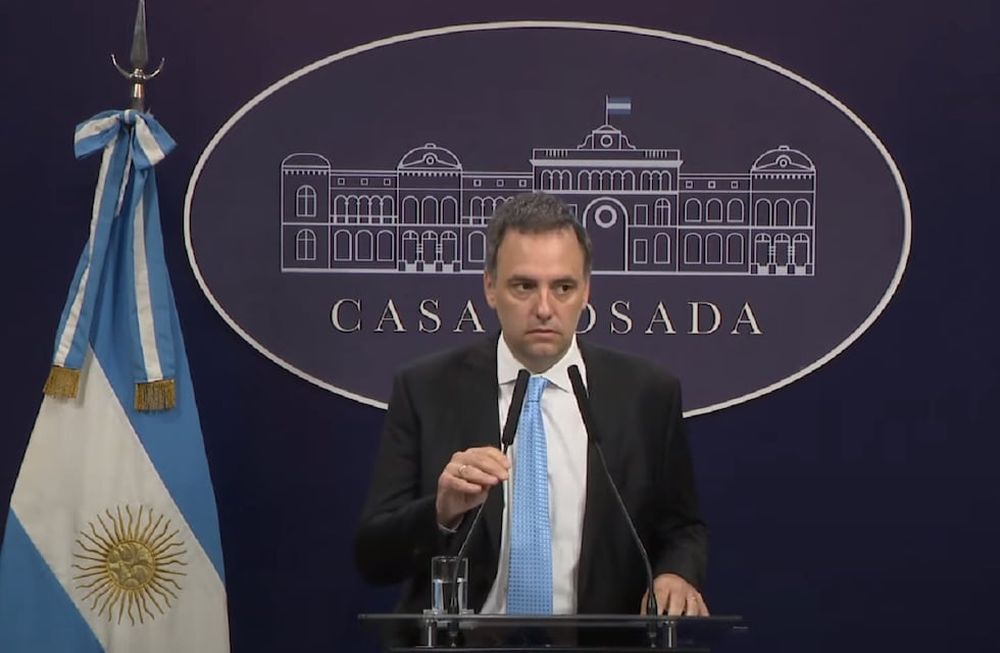En su habitual conferencia de prensa, el vocero presidencial Manuel Adorni señaló que