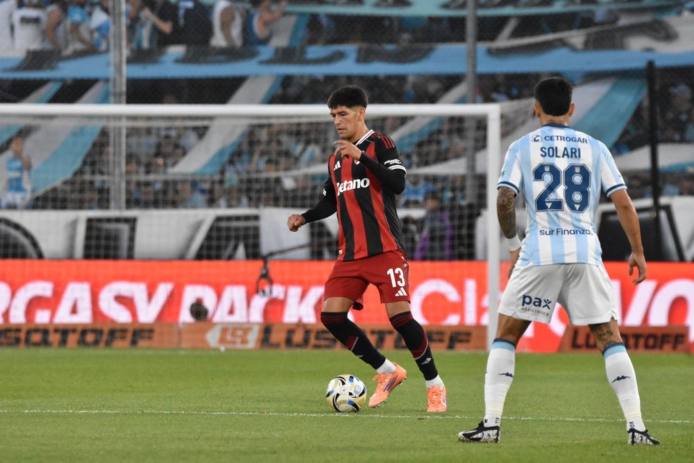 En el Cilindro se da un partidazo entre Racing Club y River Plate. 