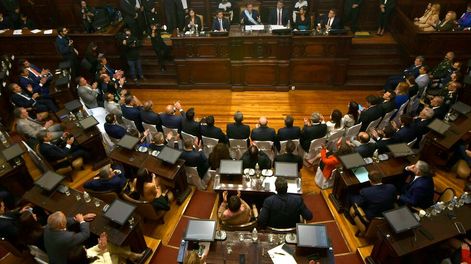 Los Andes | La Legislatura de Mendoza recibió al gobernador Rodolfo Suárez, quien brinda este domingo 1 de mayo su tercer discurso de apertura de sesiones ordinarias, en la Legislatura ProvincialFotoo:  Orlando Pelichotti / Los Andes