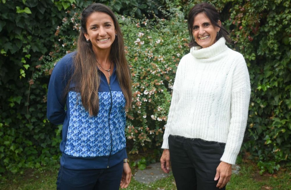 Celia Tejerina, Windsurfista olímpica, y su mamá María Marckern, la ex andinista que hizo cumbre en el Cerro Aconcagua en un día.  / Nicolás Ríos