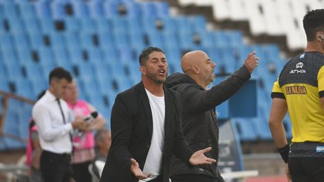 Los Andes | Sergio Gómez y Favio Orsi, los técnicos del Expreso, vivieron el partido con la intensidad de siempre. Y luego dijeron lo suyo. / José Gutiérrez