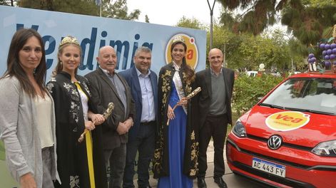 Vea entregó un 0 km a la Reina de la Vendimia