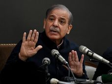 Shehbaz Sharif, primer ministro de Pakistán, en una conferenia de prensa. Shehbaz Sharif, primer ministro de Pakistán, en una conferenia de prensa.