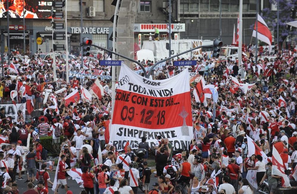 Miles de hinchas festejaron la Copa Libertadores 2018 ganada a Boca en España.