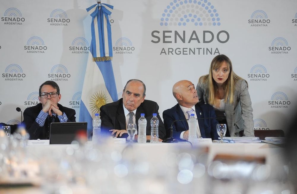 Senado. El ministro del interior, Guillermo Francos, Bartolomé Abdala, presidente provisional del Senado, y la legisladora mendocina Anabel Fernández Sagasti / Foto Federico López Claro.