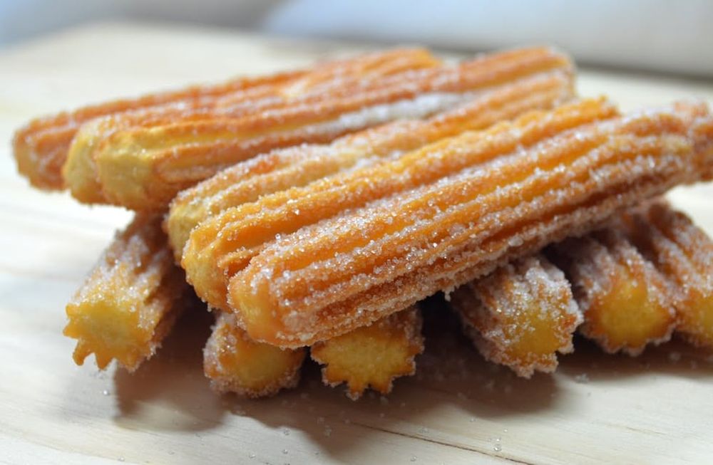 La fácil receta de los churros que te sacará el antojo.