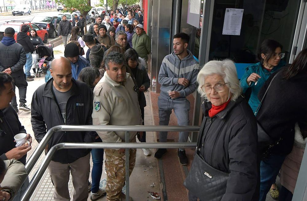 Cambios por el feriado de noviembre: Anses dijo cuándo cobran jubilados y titulares de asignaciones - Foto: Orlando Pelichotti / Los Andes