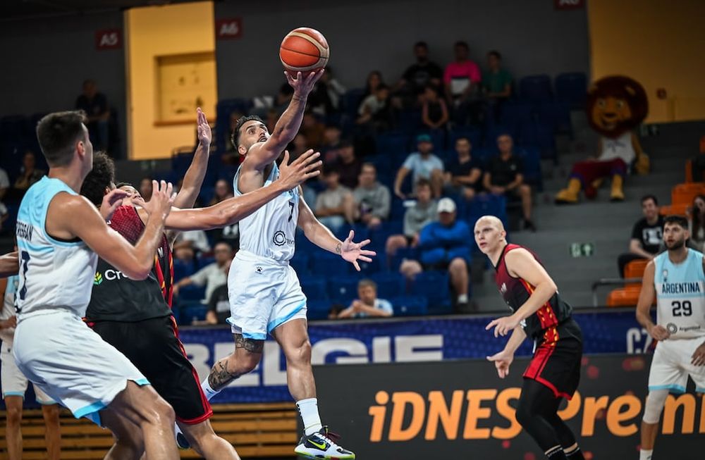 El capitán Facundo Campazzo es una pieza fija e irremplazable en la selección que tiene el desafío del año en el Preclasificatorio Olímpico. (Prensa CAB)