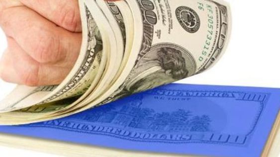Prevén mayor presión al blue tras restricciones al dólar Bolsa