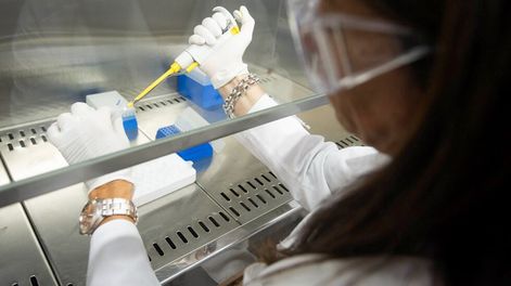 Los Andes | Las vacunas y el dólar acaban de demostrar la inercia con la que se mueven, indiferentes a la dinámica introspectiva de los partidos políticos. / Foto: Ignacio Blanco / Los Andes