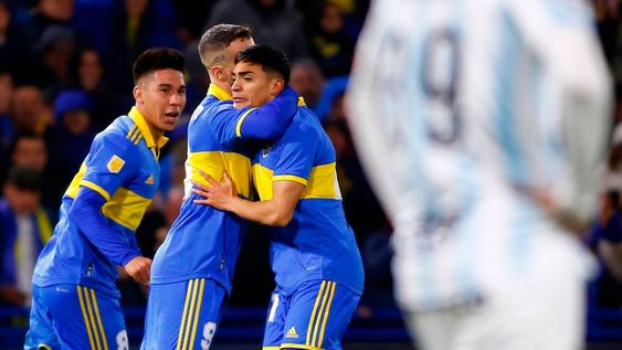 Luca Langoni entró y marcó los dos goles de Boca para vencer al líder Atlético de Tucumán en la Bombonera. (Fotobaires)