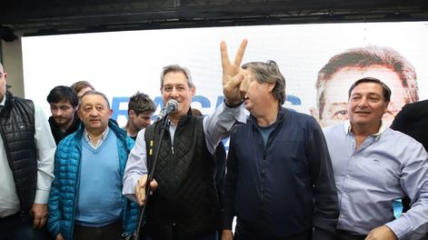 Los Andes | Omar Félix fue electo intendente de San Rafael.  El candidato a gobernador del PJ, Omar Parisi, se subió al festejo en el sur.