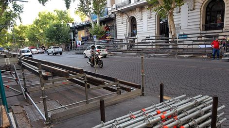 Los establecimientos afectados por la medida de la DGE son los situados en avenida San Martín. Foto: Orlando Pelichotti / Los Andes