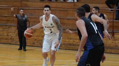 Los Andes | Matías Sandes aportó 12 puntos, pero en el tercer cuarto abandonó el campo de juego por una falta técnica y una falta antideportiva. / Gentileza: Prensa FBPM.