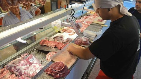 El titular de CICCRA, Miguel Schiariti, expresó que el promedio de 42 kilos de carne consumidos por habitante en marzo es un número muy bajo para lo que veníamos consumiendo. Foto: José Gutierrez / Los Andes