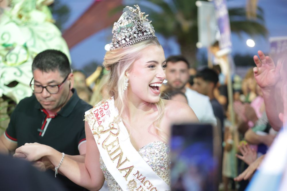La flamante Reina Nacional de la Vendimia fue recibida por los vecinos de San Rafael&nbsp;