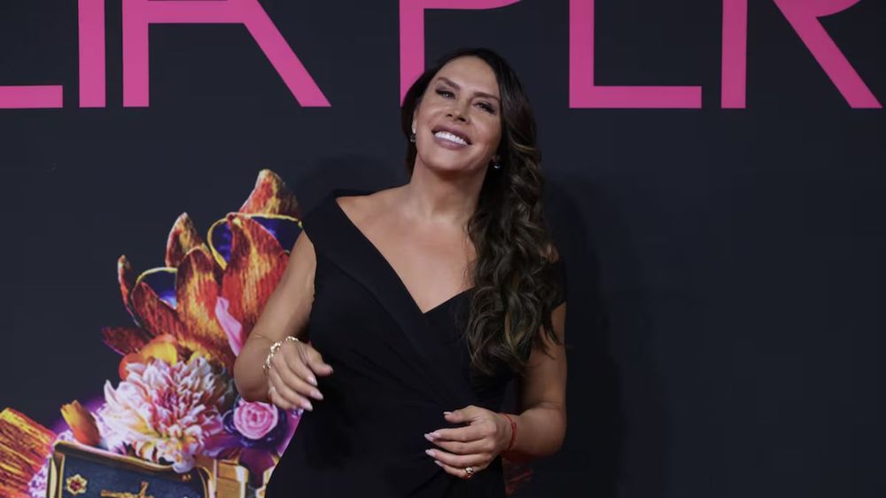 Karla Sofía Gascón fue eliminada por Netflix de la película furor.
