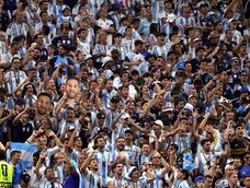 Los hinchas de la Selección Argentina aportaron color y pasión ante Egipto