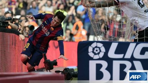 Messi, por triplicado: gol, festejo y una caída inesperada