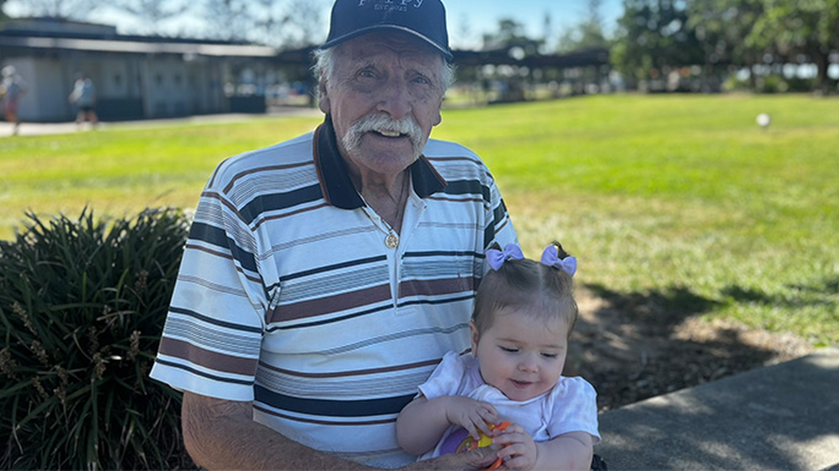 Un australiano de 91 años conquistó el récord Guinness como el abuelo primerizo más longevo de la historia