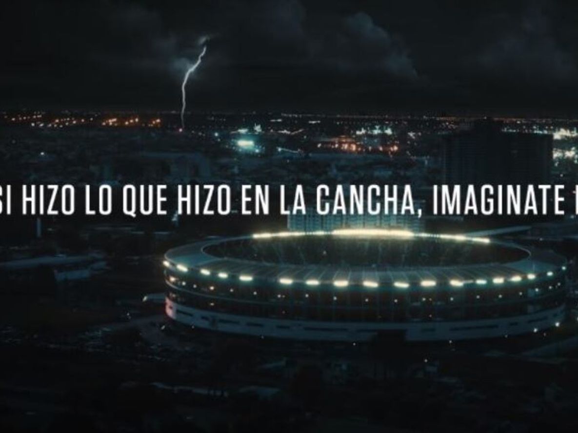 La cancha de Racing en la imponente imagen final de la publicidad cervecera. Espectacular. / captura de video