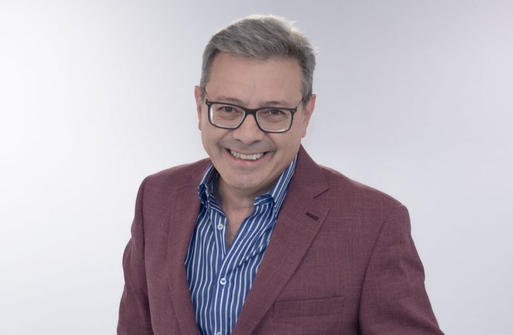 Sergio Coco Gras, el hombre de la voz inconfundible y que brilla en la televisión local