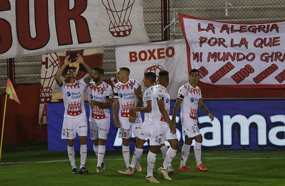 Telam,  Buenos Aires, 29 de noviembre de 2020: Juan Garro de Hurac�n festeja su gol contra  Patronato de Paran� por la Copa Diego Armando Maradona de la Liga Profesional de F�tbol.Foto: Ramiro G�mez/PooL ARGRA/cf/Telam