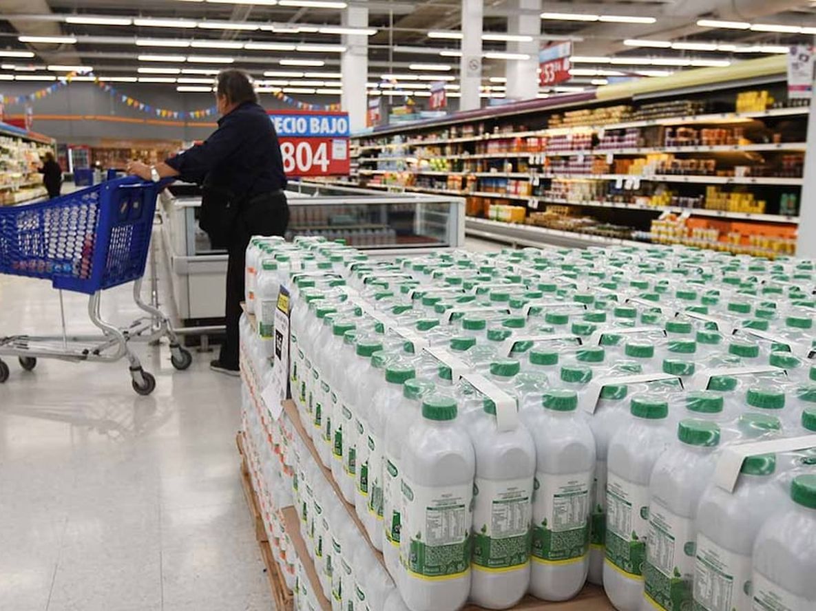 Frente al aumento en el precio de los alimentos, la demanda de los productos lácteos cayó 7,5% en los supermercados. Foto: José Gutiérrez / Los Andes