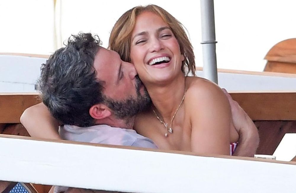Jennifer Lopez posó en bikini para San Valentín