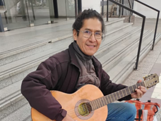 musico callejero y su agradecimiento a mendoza