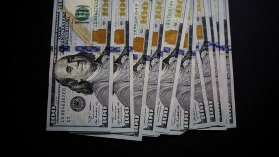 Dólar: el blue subió dos pesos y quedó en $ 148 mientras que el solidario cerró en $ 144,95