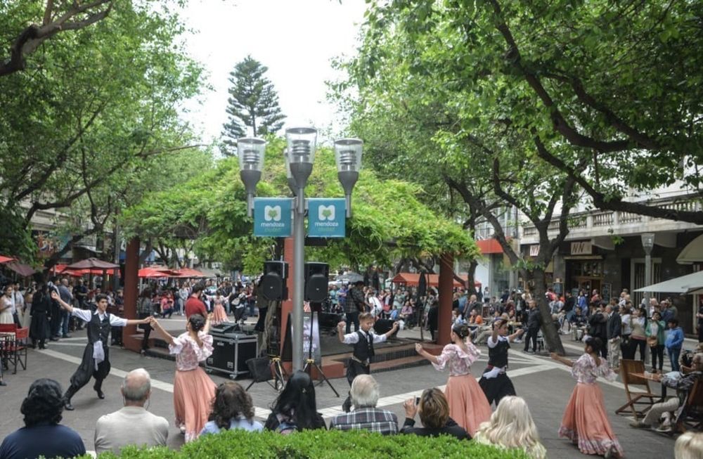 El autor asegura que la infraestructura de caminos, rutas y servicios a turistas deberán ser tenidos en cuenta para que nuestra proyección sea a la altura de las circunstancias.