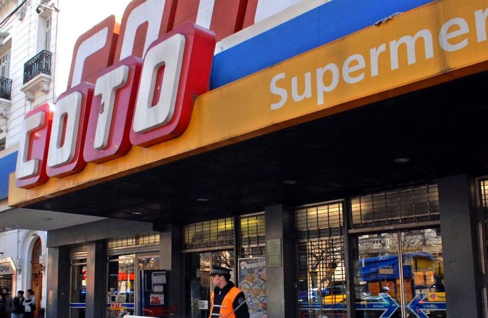 Coto, Changomas y Cencosud son los tres competidores que quedaron en la recta final.