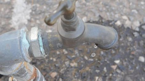 Vecinos de Colonia Bombal denuncian que sufren escasez de agua desde hace una semana. Imagen ilustrativa.