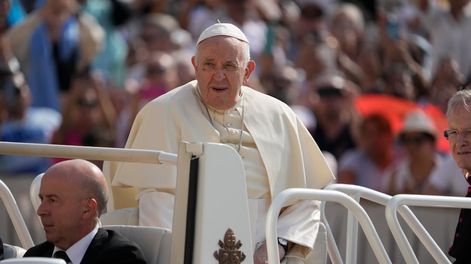 En esta imagen de archivo, el papa Francisco llega a la Plaza de San Pedro.