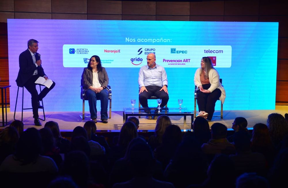 Ciclo Voces que Suman.  Repensar el trabajo.  Con la presencia de Mariela Rossi, Nicolás Heredia y Verónica Pittolo, en el Auditorio de La Voz.  (Nicolás Bravo / La Voz)