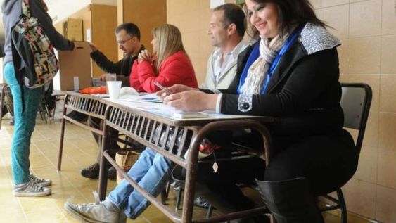 Tres fuerzas políticas salieron a buscar voluntarios para que fiscalicen las mesas electorales