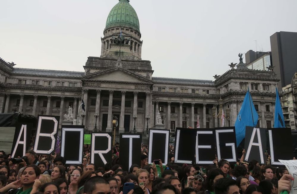 Miles de personas se manifestaron en el Congreso a favor del aborto legal