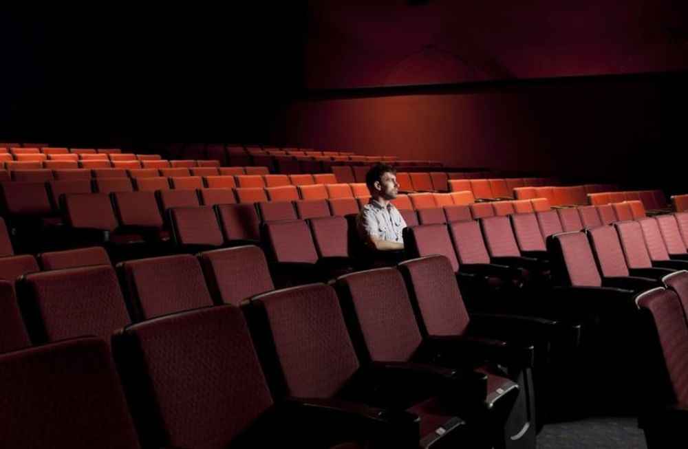 Muchas películas son una parábola de la ausencia de una cultura de valores, de la desidia e irresponsabilidad política, de la dejadez de conciencia social.