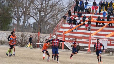 Los Andes | En el Este, Rivadavia y Talleres igualaron 1-1 en una muy fría tarde de domingo. / Prensa C. D. Rivadavia