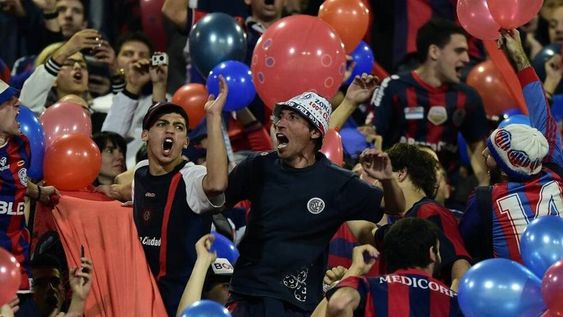 Fotogalería: los hinchas Cuervos tuvieron su fiesta pese a la derrota
