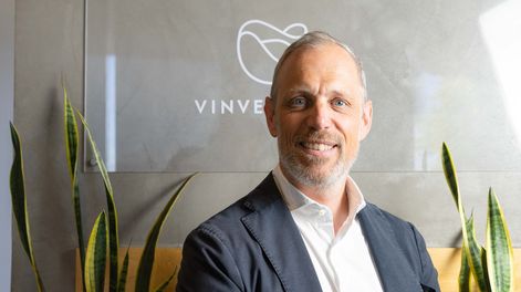 Axel Vuylsteke, CEO global de Vinventions, visitó Mendoza como parte de su primera gira estratégica por Sudamérica desde que asumió el cargo en 2024. &nbsp;