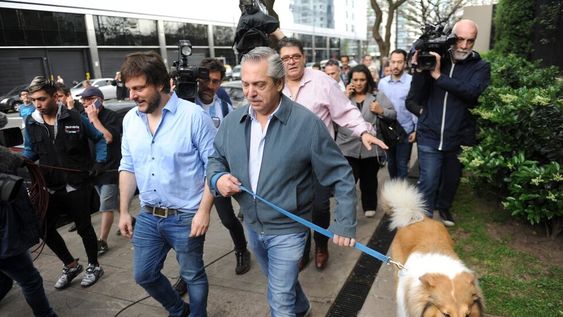 Leandro Santoro cuestionó el pedido de suspender las PASO y se puso del lado del presidente Alberto Fernandez. Foto: Federico Lopez Claro