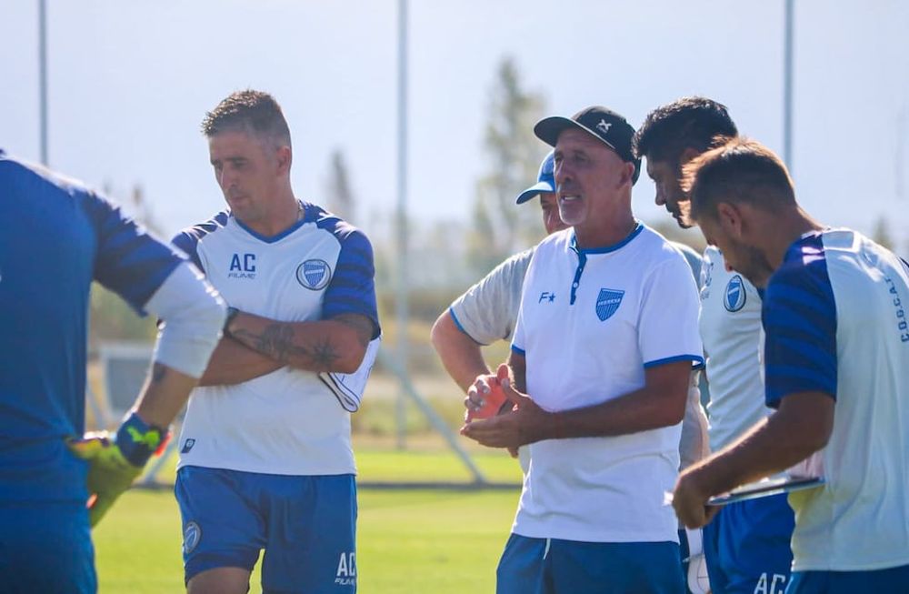 Daniel Oldrá, junto a Nelson Ibañez, Nicolás Olmedo, Guillermo Franco y Marcelo Marcucci continuará al frente del plantel del Expreso. / Los Andes.