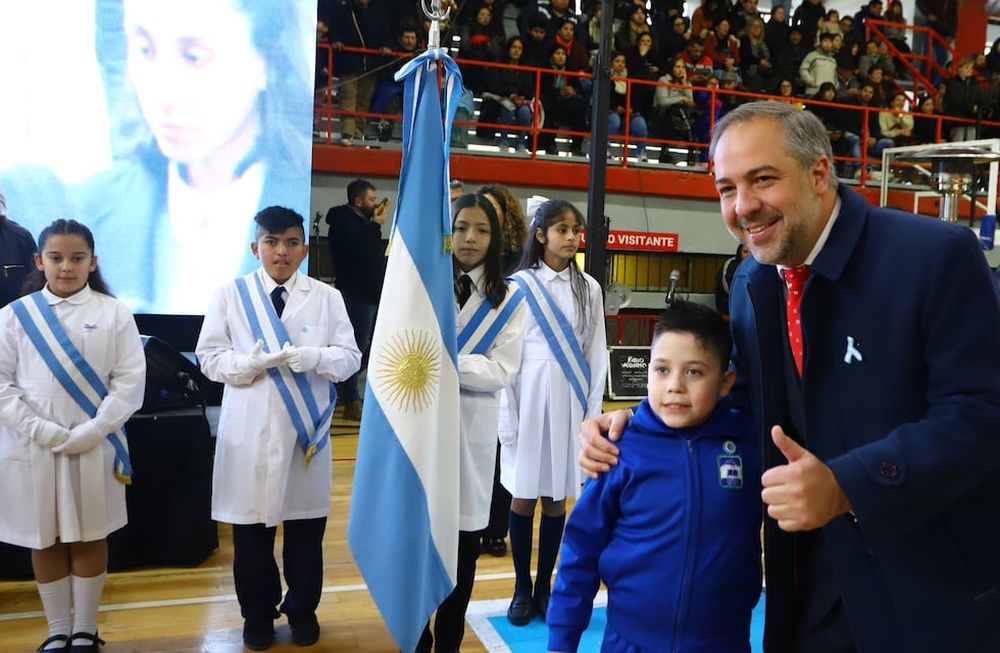 Miles de estudiantes de Maipú prometieron lealtad a la bandera