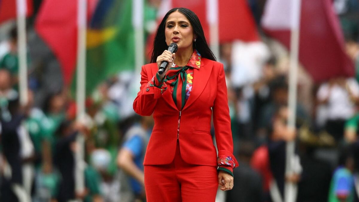 Salma Hayek presentó las banderas en la apertura d